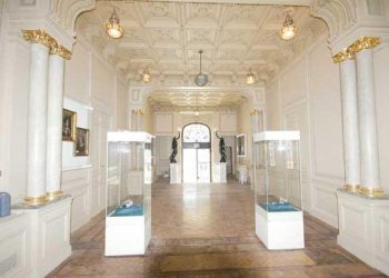 معرض أثري في متحف المجوهرات الملكية